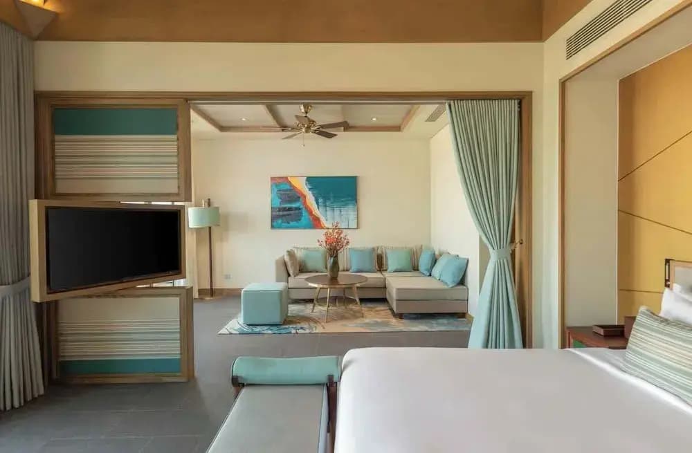 Luxe 3BR Villa: Pool, Breakfast & Housekeeping - photo 13