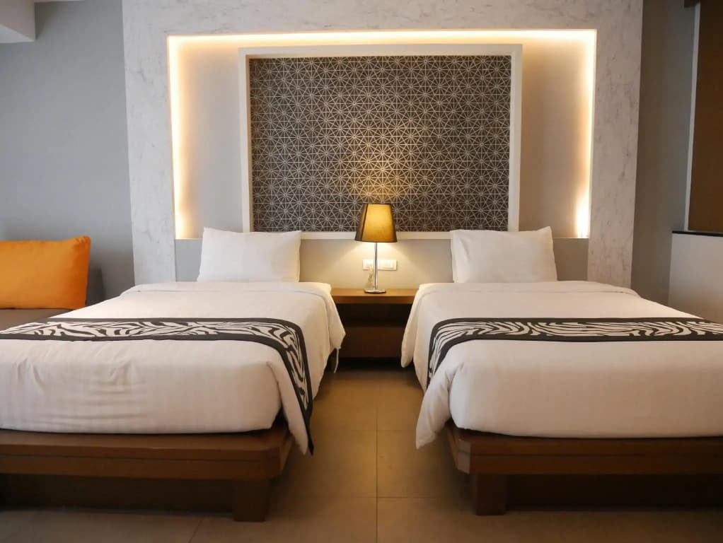 Season Five Hotel - photo 5