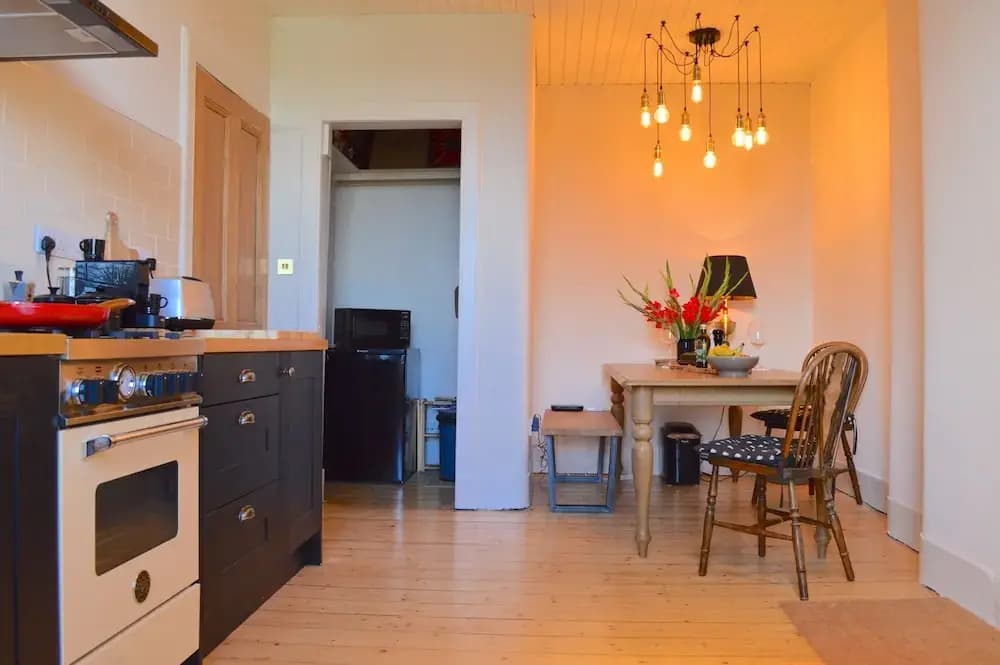 2 Bedroom Flat With Views of Holyrood - photo 17