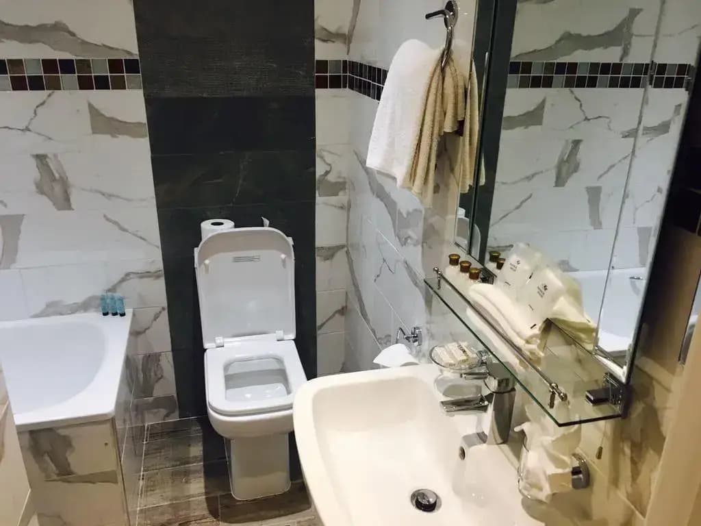 Cheshire Hotel - photo 8