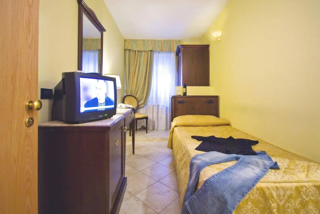 Hotel Tuscolana - photo 3