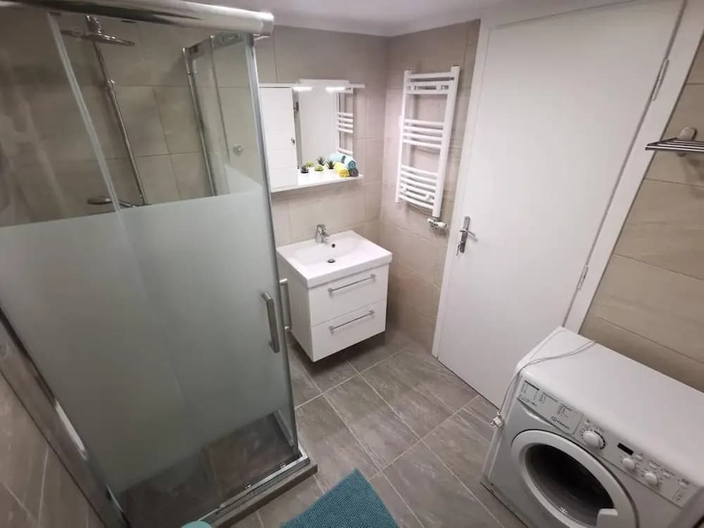 Charming 1-bed Apartment Located in Athina - photo 8