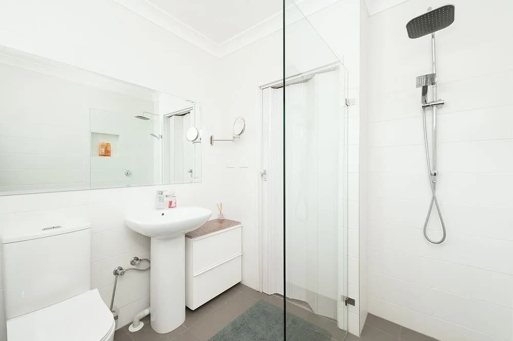 Comfy & Convenient Homebush West - photo 7
