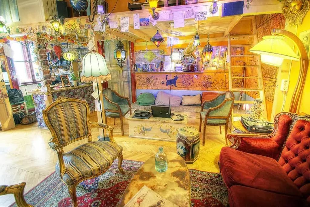 Lavender Circus Hostel - photo 9