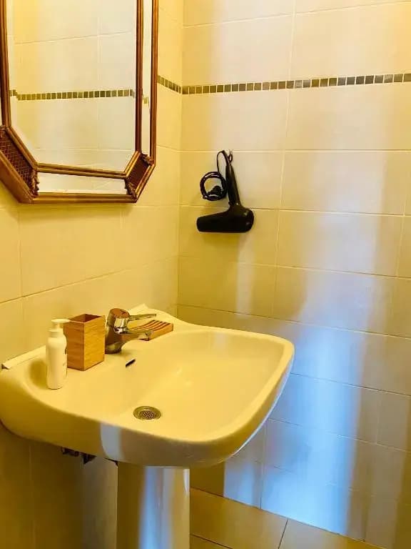 Pang's Guesthouse - photo 8