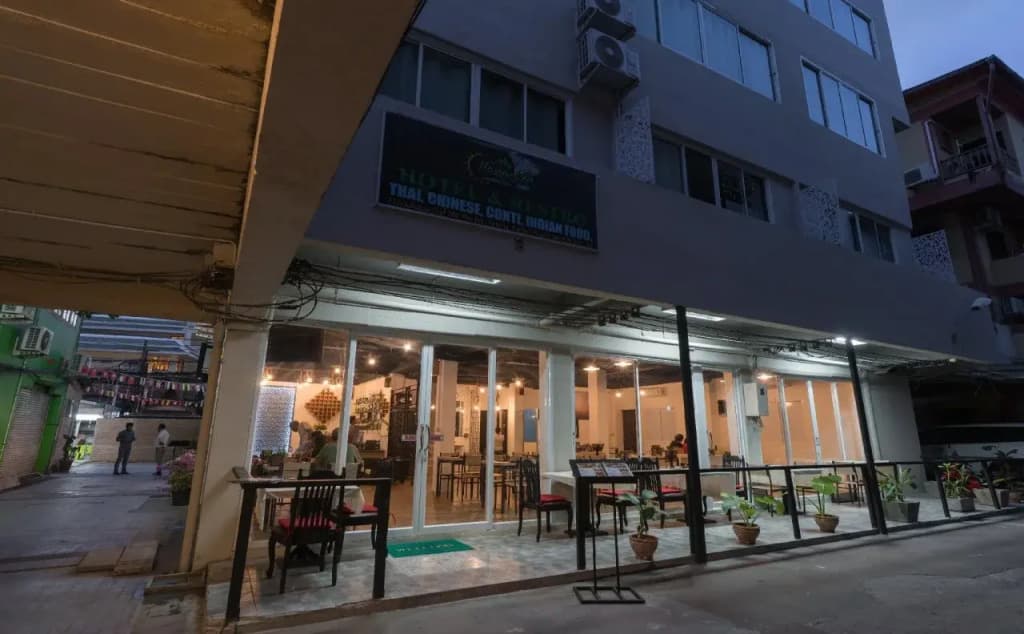 Hangover Inn - photo 18