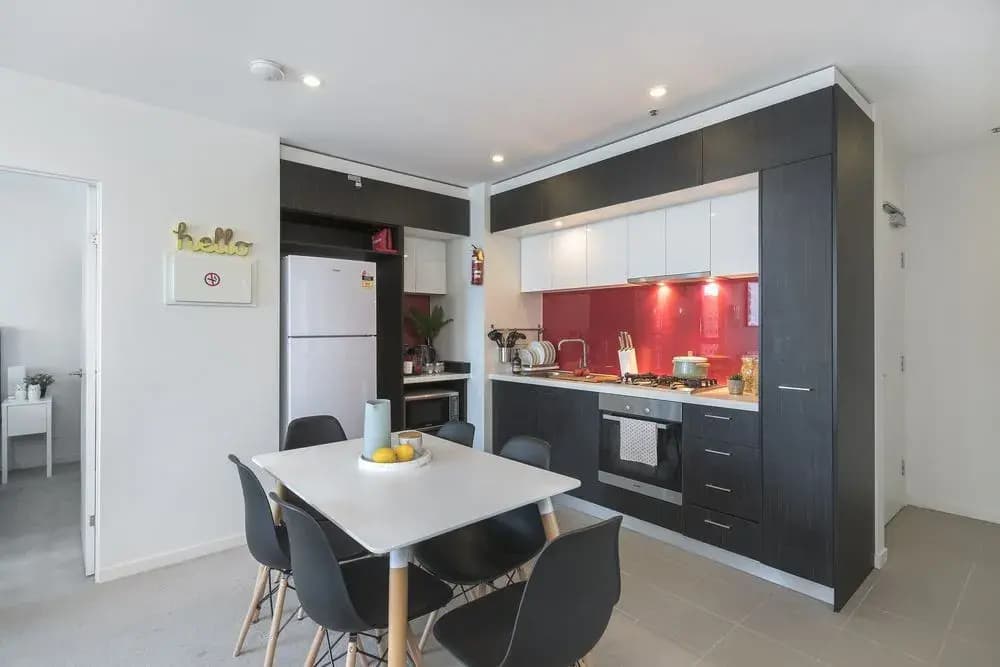 Modern 3 Bdr Apt Sutherland St - photo 10