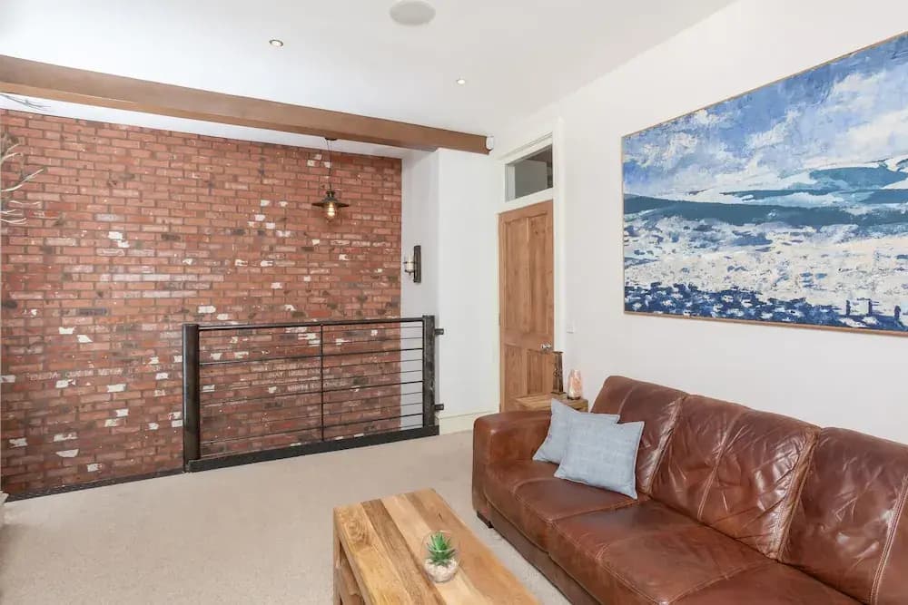 St Stephen Street Apartment - photo 2