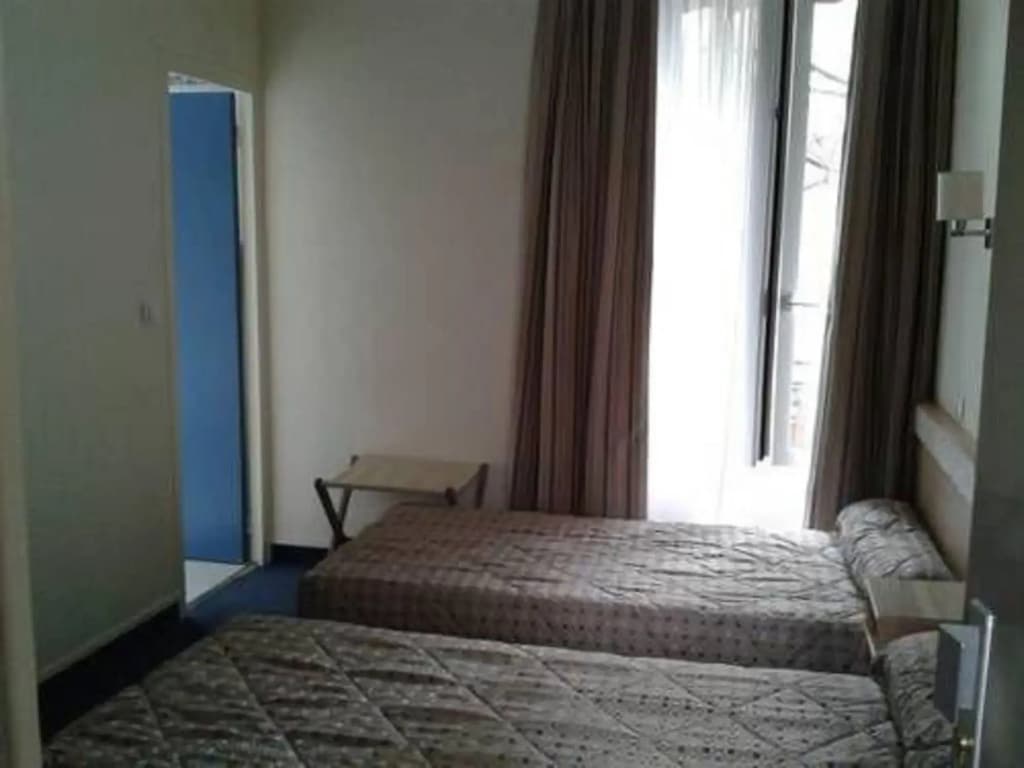 Hotel Lilas Gambetta - photo 6