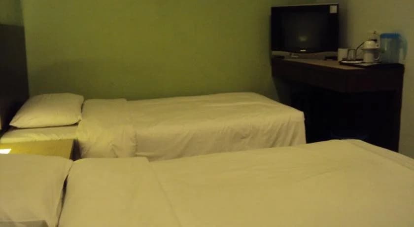 Golden Bay Hotel - photo 1