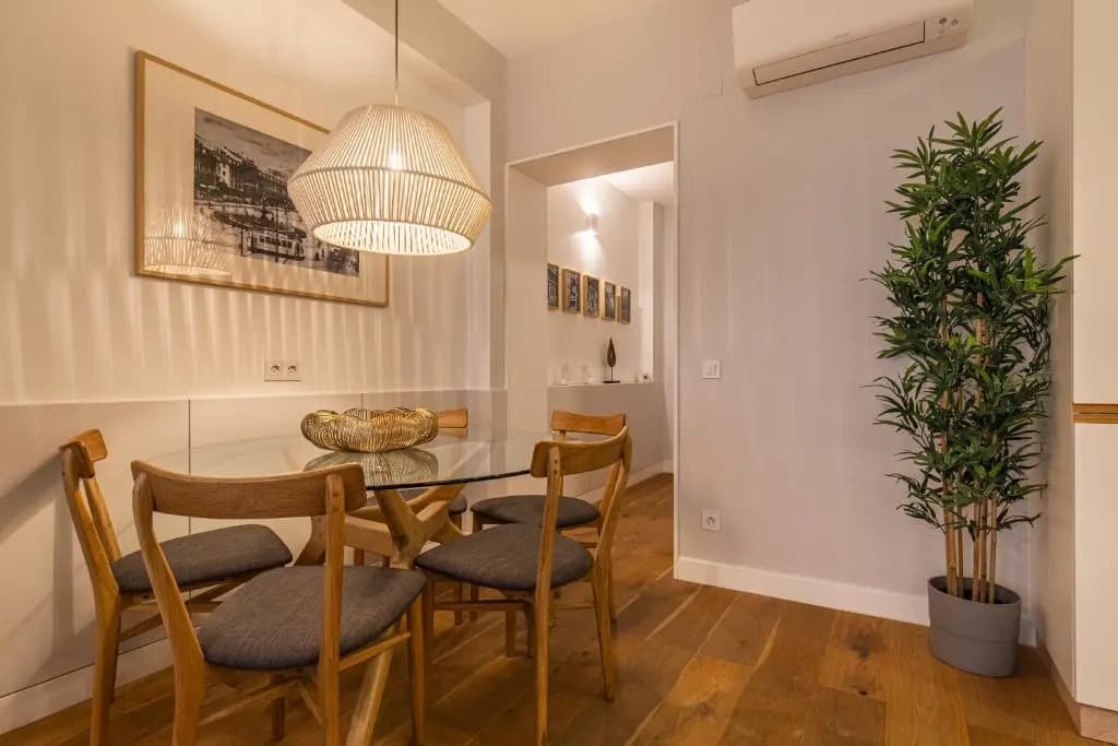 Upscale & Modern 2BDR Apartment - photo 11