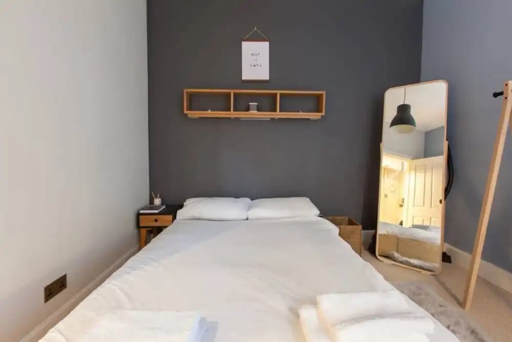1 Bedroom Flat In Edinburghs New Town - photo 2