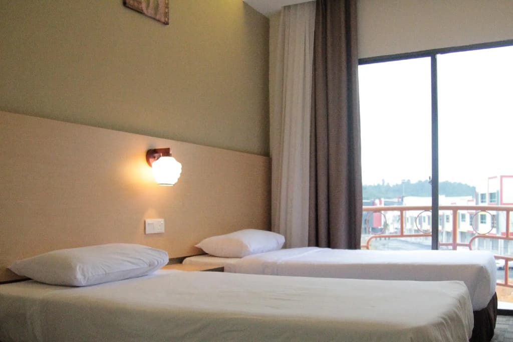 Lipis Plaza Hotel - photo 3