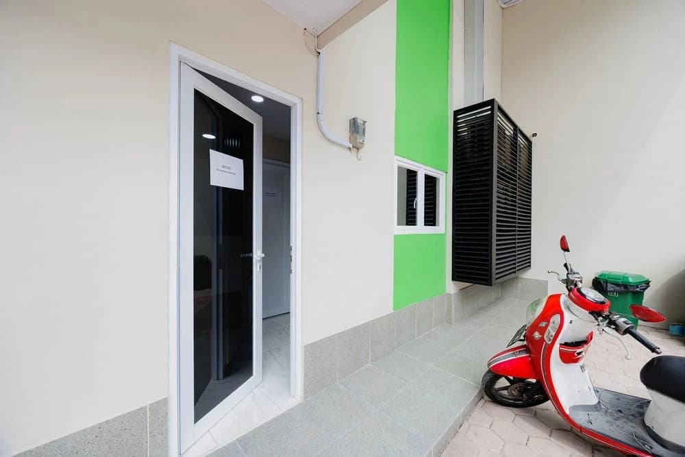 Urbanview Petukangan Mansion Jakarta - photo 14