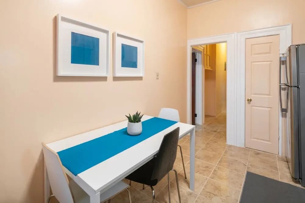 Spacious 3 Bdrm Close To Trains & Shops - photo 21