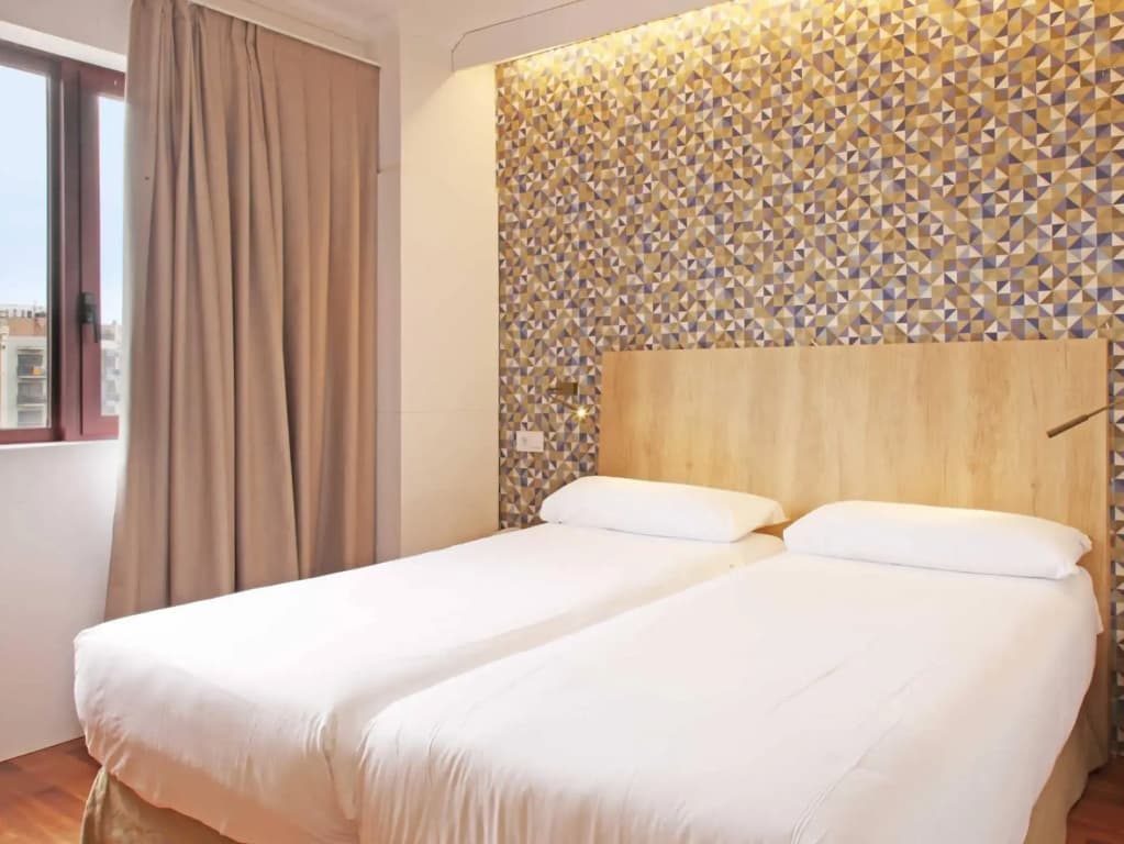 Chic & Basic Velvet Hotel - photo 3