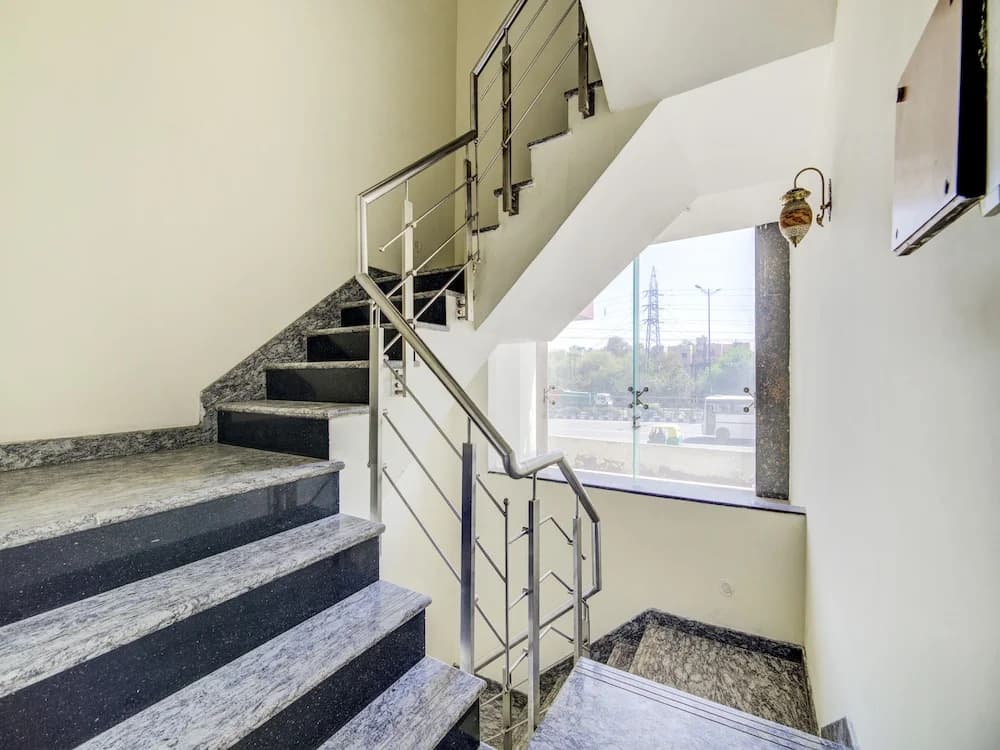 OYO 9553 Hotel Kings Plaza - photo 12