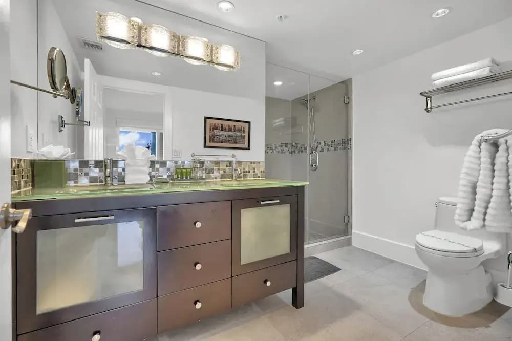 Gorgeous Spacious 2bed Bayview Apartment - photo 25