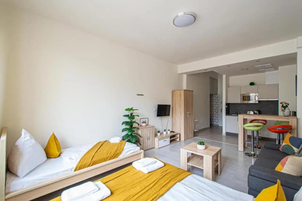 Executive Bright Apt. by Ruterra - photo 2