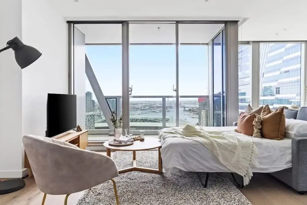 A Stylish 3BR Apt With Harbour Views, Free Parking - photo 5