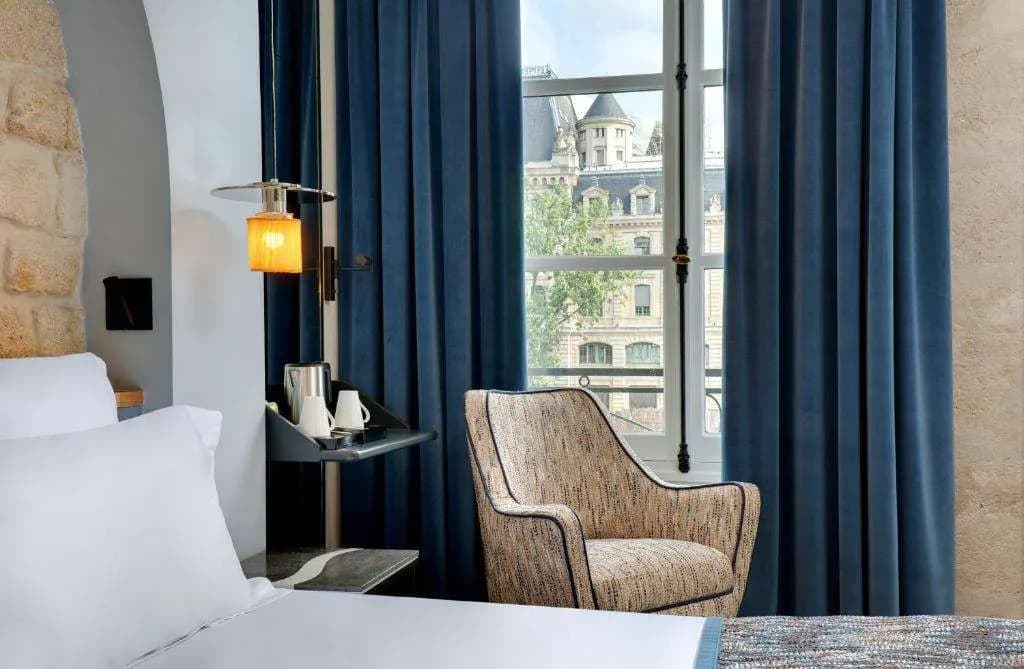 Hotel Les Rives De Notre Dame - photo 36