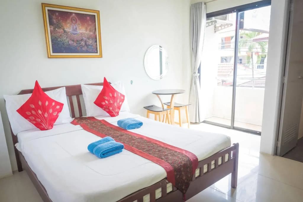 Beehive Magenta Patong Hostel - photo 6