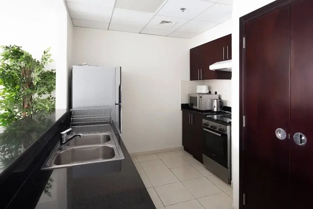 Spacious 1BR in Heart of JVC - photo 11