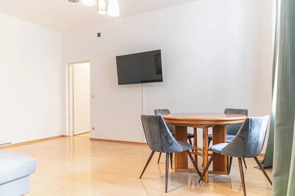 Basic 2BR Apt Near Westbahnhof - photo 4