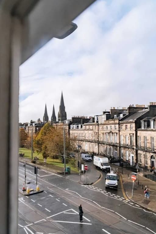 Bright High-ceiling 2BD Flat - Central Edinburgh! - photo 11