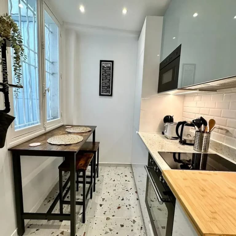 Paradis Calm Modern Studio Apt in Paris - photo 3