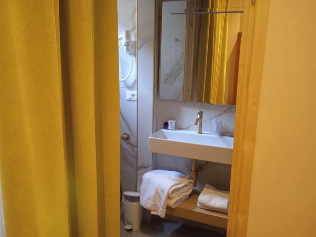 Maxim Axial Hotel - photo 9