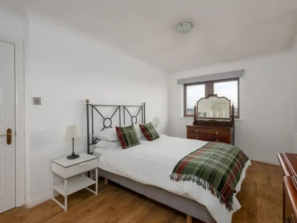 Spacious Flat In Stockbridge - photo 4