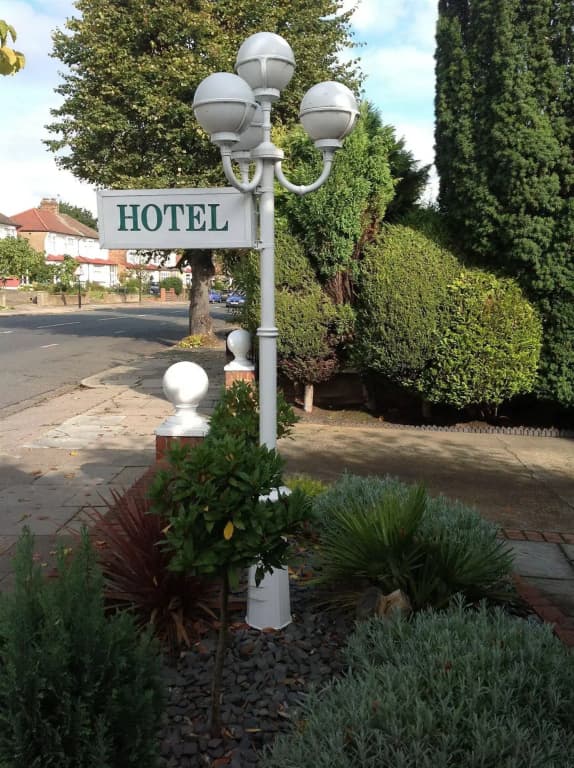 Oak Lodge Hotel - photo 11