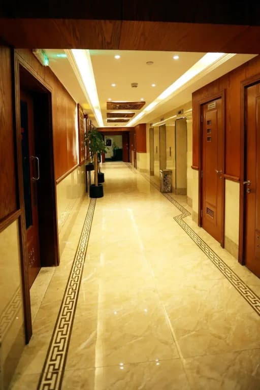 Clifton International Hotel - photo 11