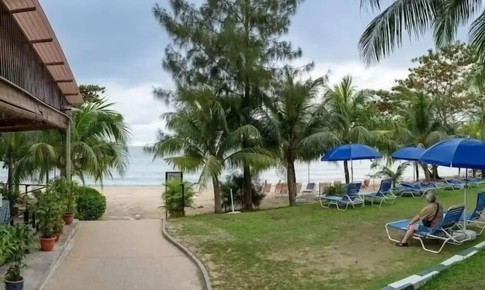 Expats Nook Beach Resort - photo 20
