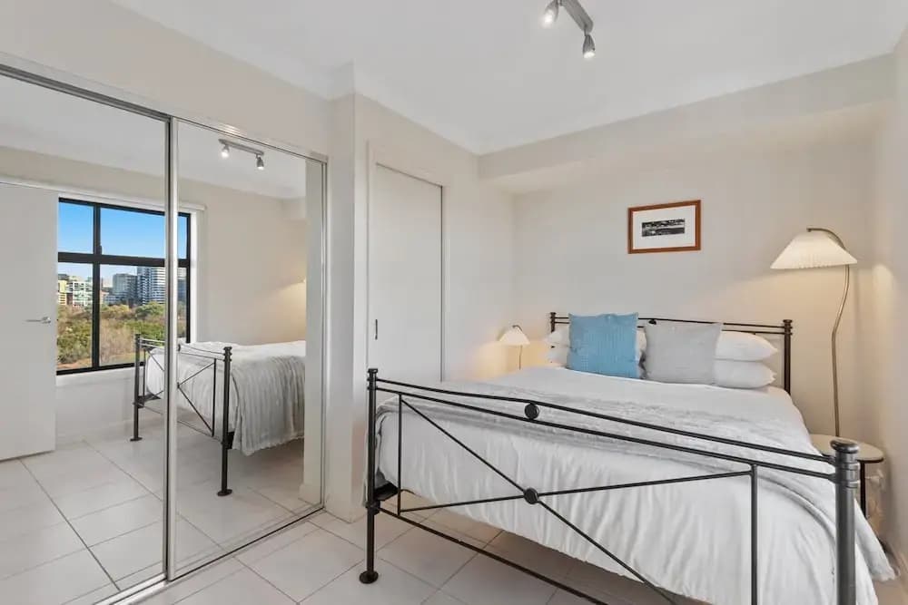 Split-level 2BR With City-view and Separate Study - photo 2