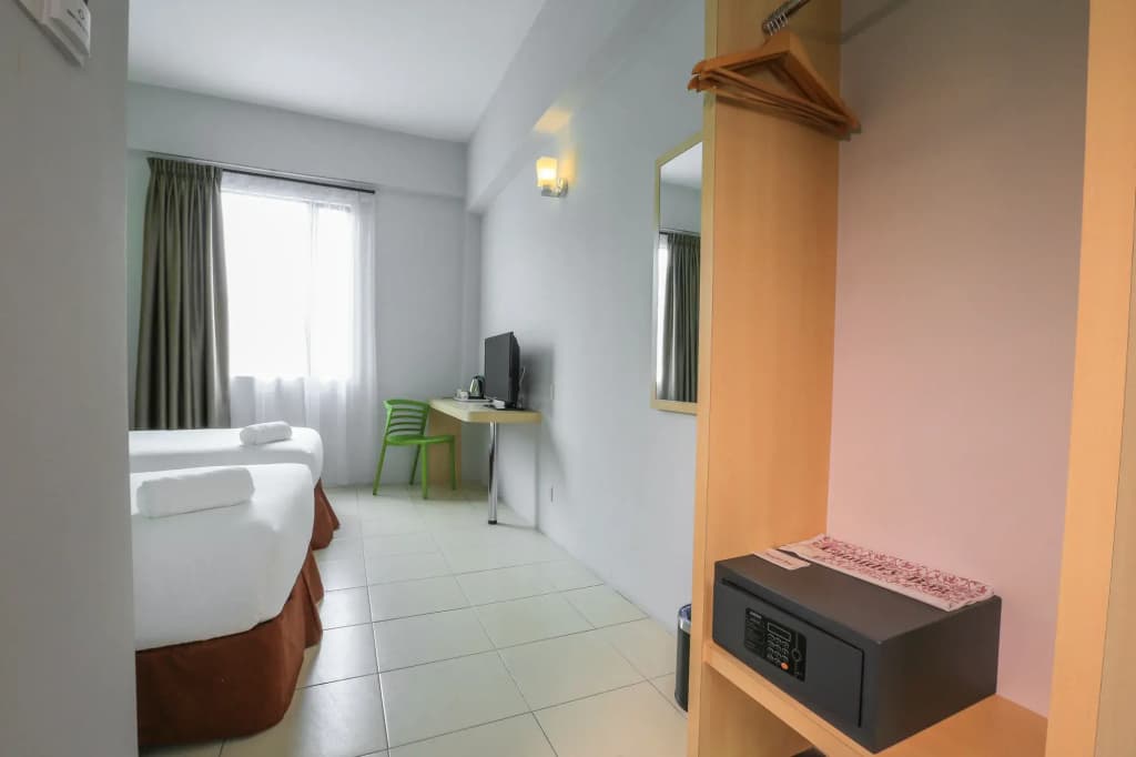 Temasek Hotel - photo 4