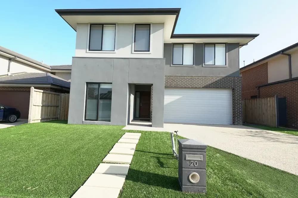 Luxury 9 BRM House in Melbourne - photo 1