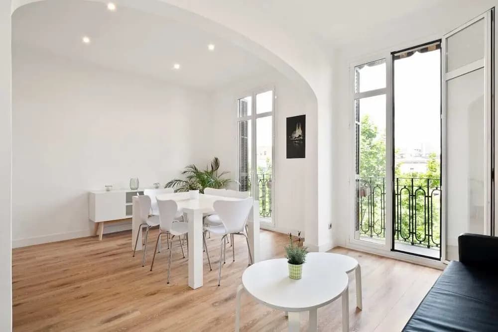 Stunning 2 Bedroom amd Bath Apartment in Eixample - photo 7