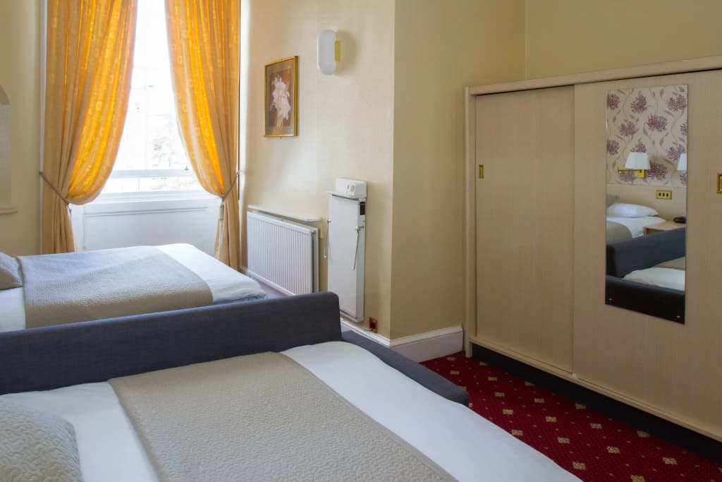 Edinburgh Thistle Hotel - photo 40