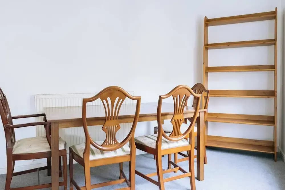 Snug & Serene 2BD Flat - Roseburn - photo 24