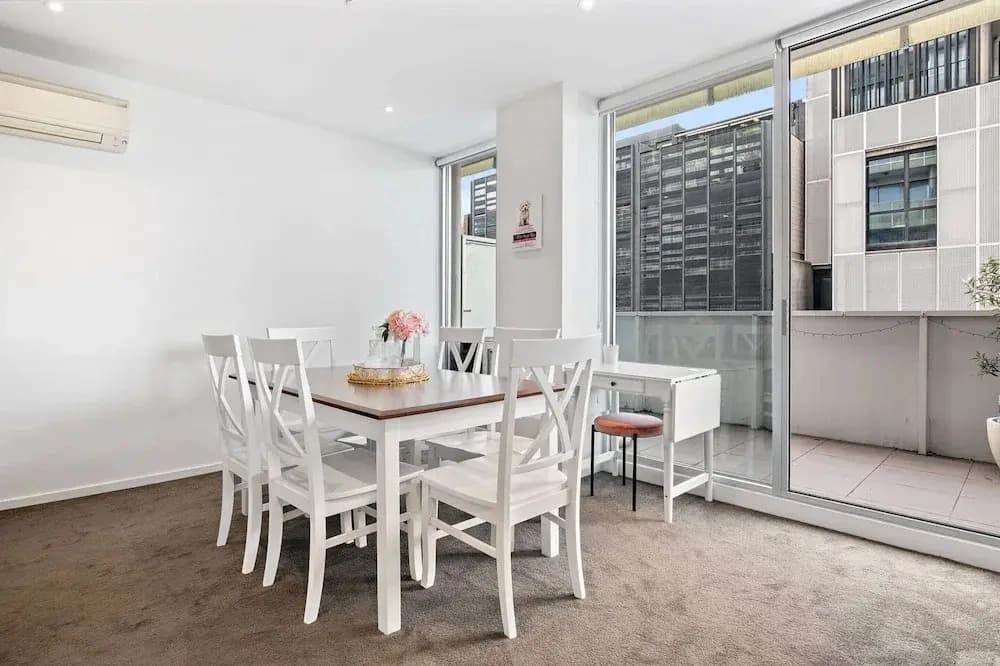 Bright 2-bed Home With Secure Parking - photo 6