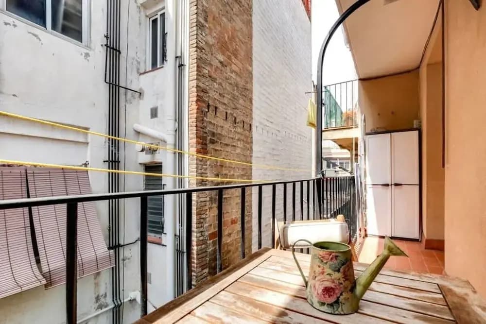 Modern 2 Bed Flat in Trendy Poble Sec - photo 8