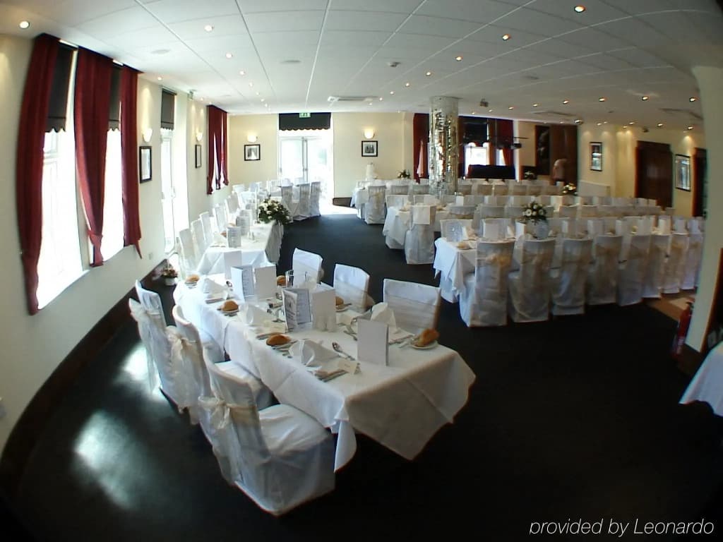 Harefield Manor Hotel - photo 12