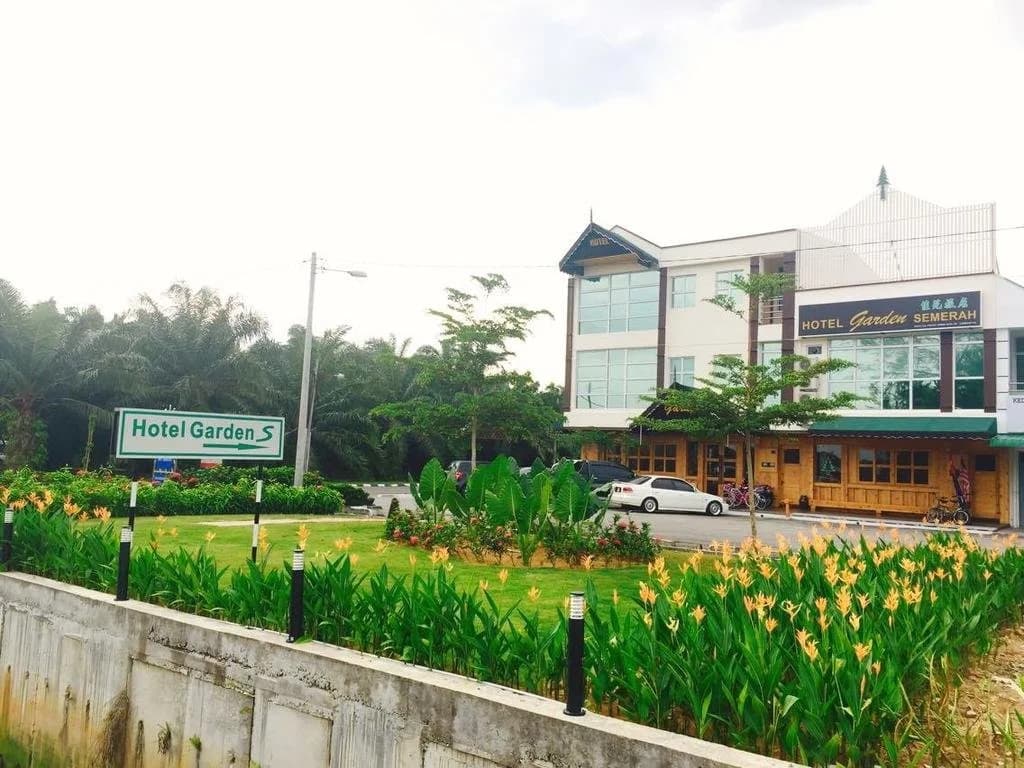 Semerah Garden Hotel - photo 1