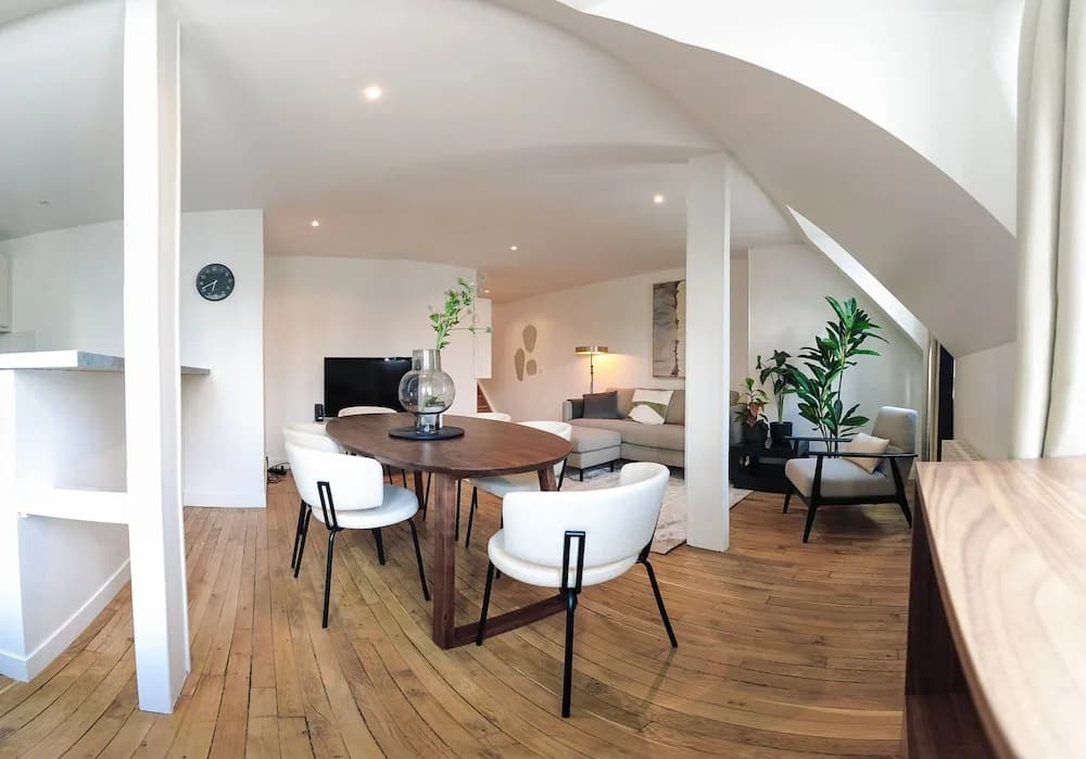 Copernic Line Elegant 3BR Apartment in Paris - photo 13