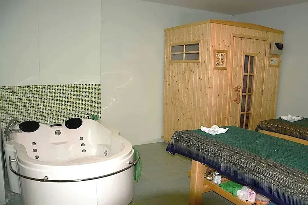 Emerald Hotel Chonburi - photo 18