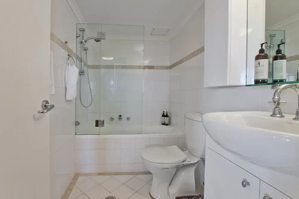 Expansive Views From Sydney 1 Bedroom Apartment - photo 8