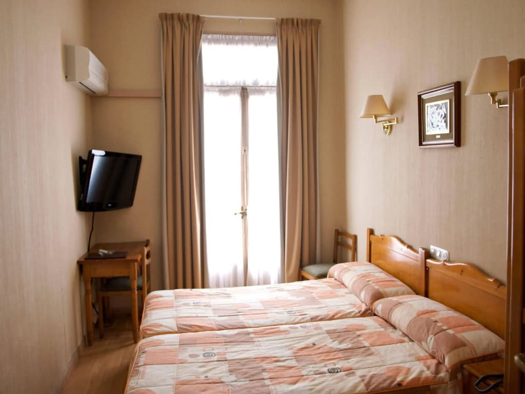 Hostal Andorra - photo 3