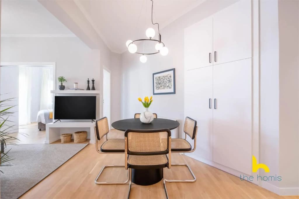 Sun-Splashed 2-BDR Corner Apartment with Hillside views! - photo 12